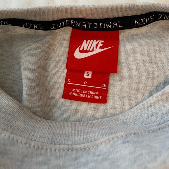 Nike international Sweater shirt - Picture 3 of 6